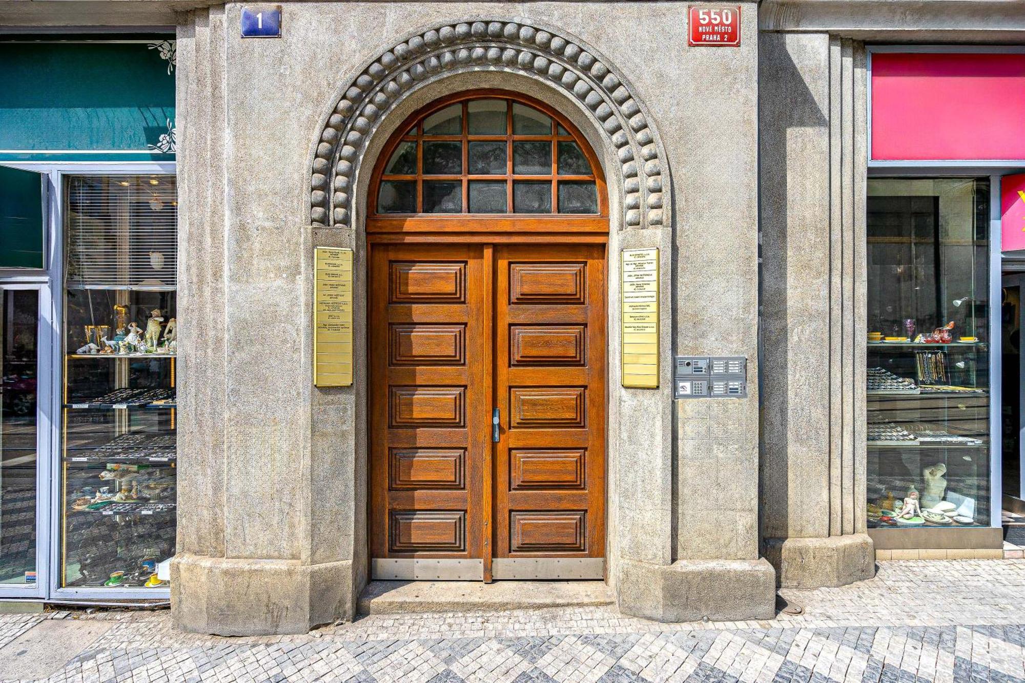 Oasis Apartments At Charles Square Prague Exterior photo